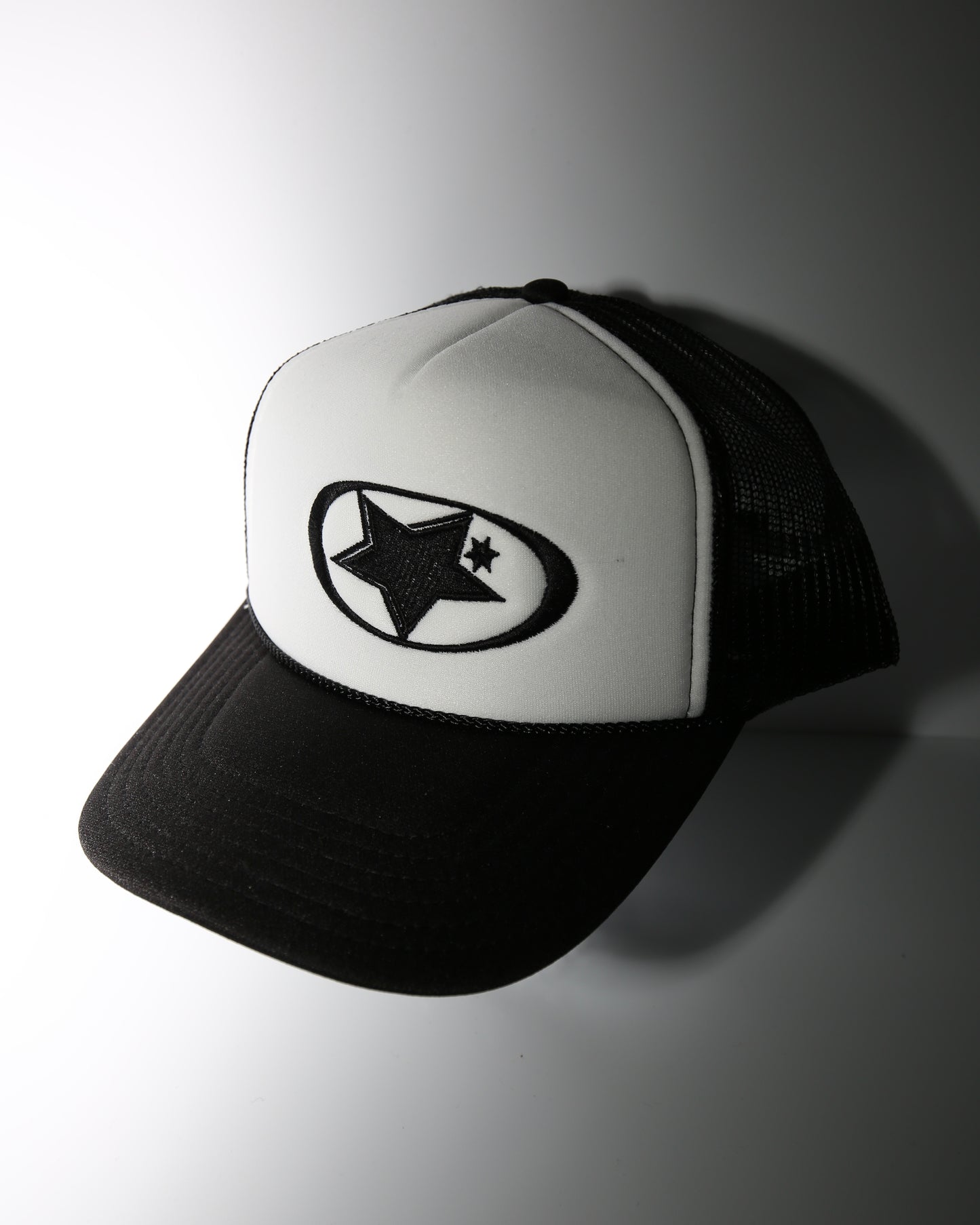 GLOBAL TRUCKER HAT // BLK/WHITE