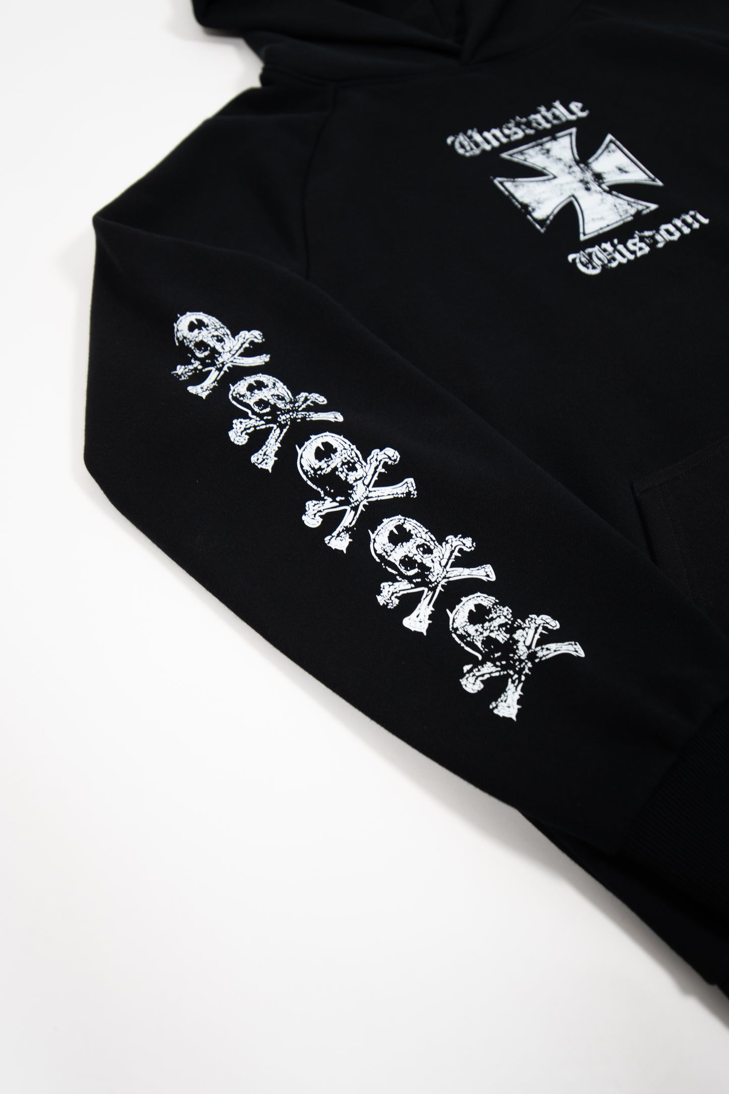 THRASHED HOOD // BLACK